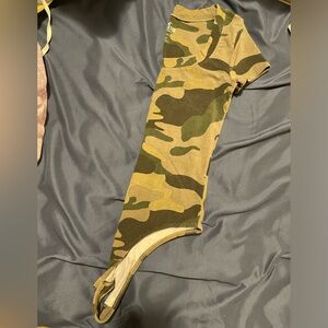 *NWOT* Hollister Crew Neck Camo Buttonsnap Bodysuit